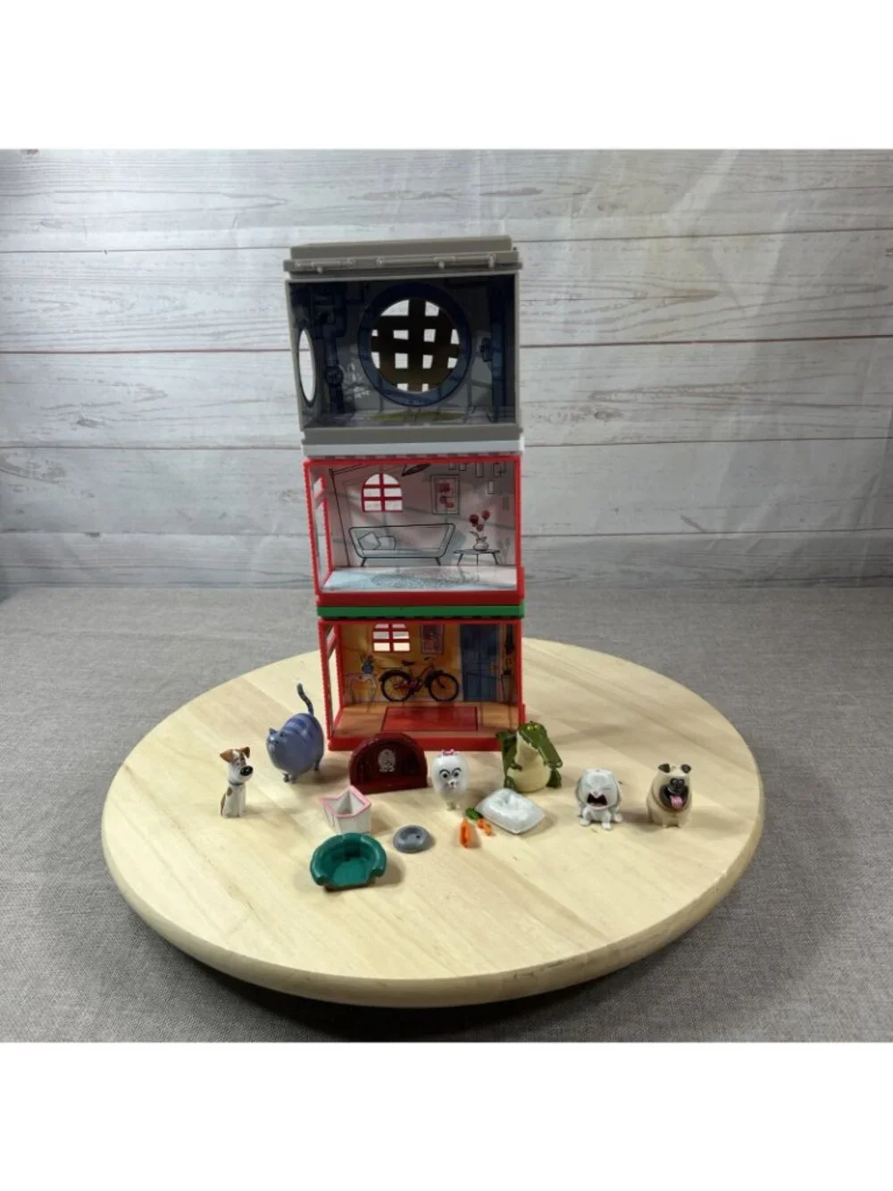 Secret Life of Pets Stackable Apartment Playset w/ Max Snowball Chloe 15 piece